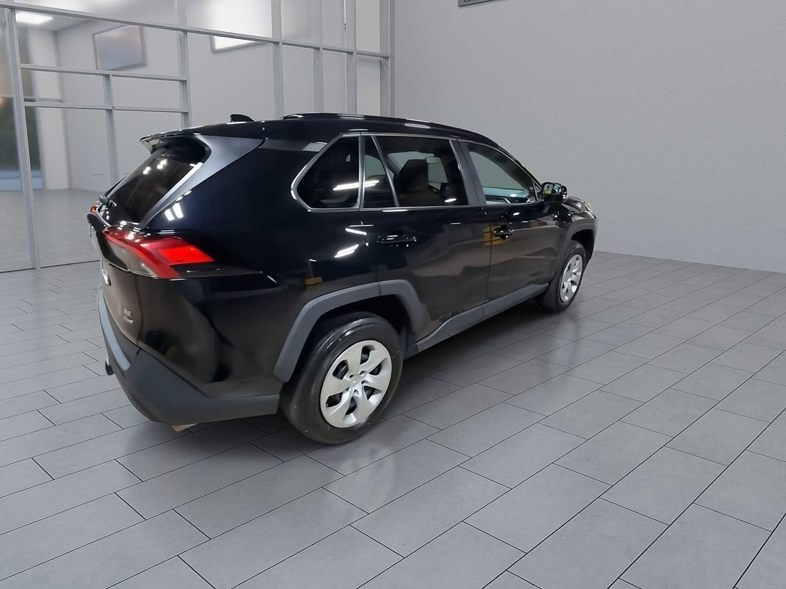 Thumbnail: 2021 Toyota RAV4 - 8
