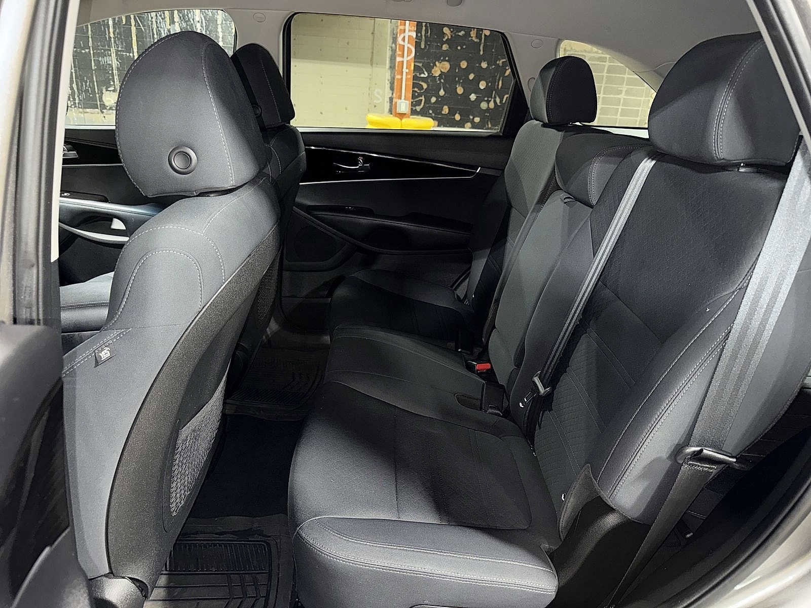 Thumbnail: 2019 Kia Sorento - 17