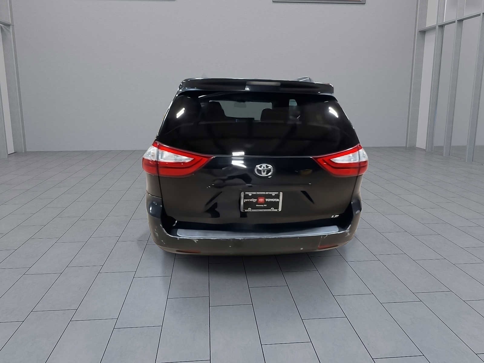 Thumbnail: 2015 Toyota Sienna - 7