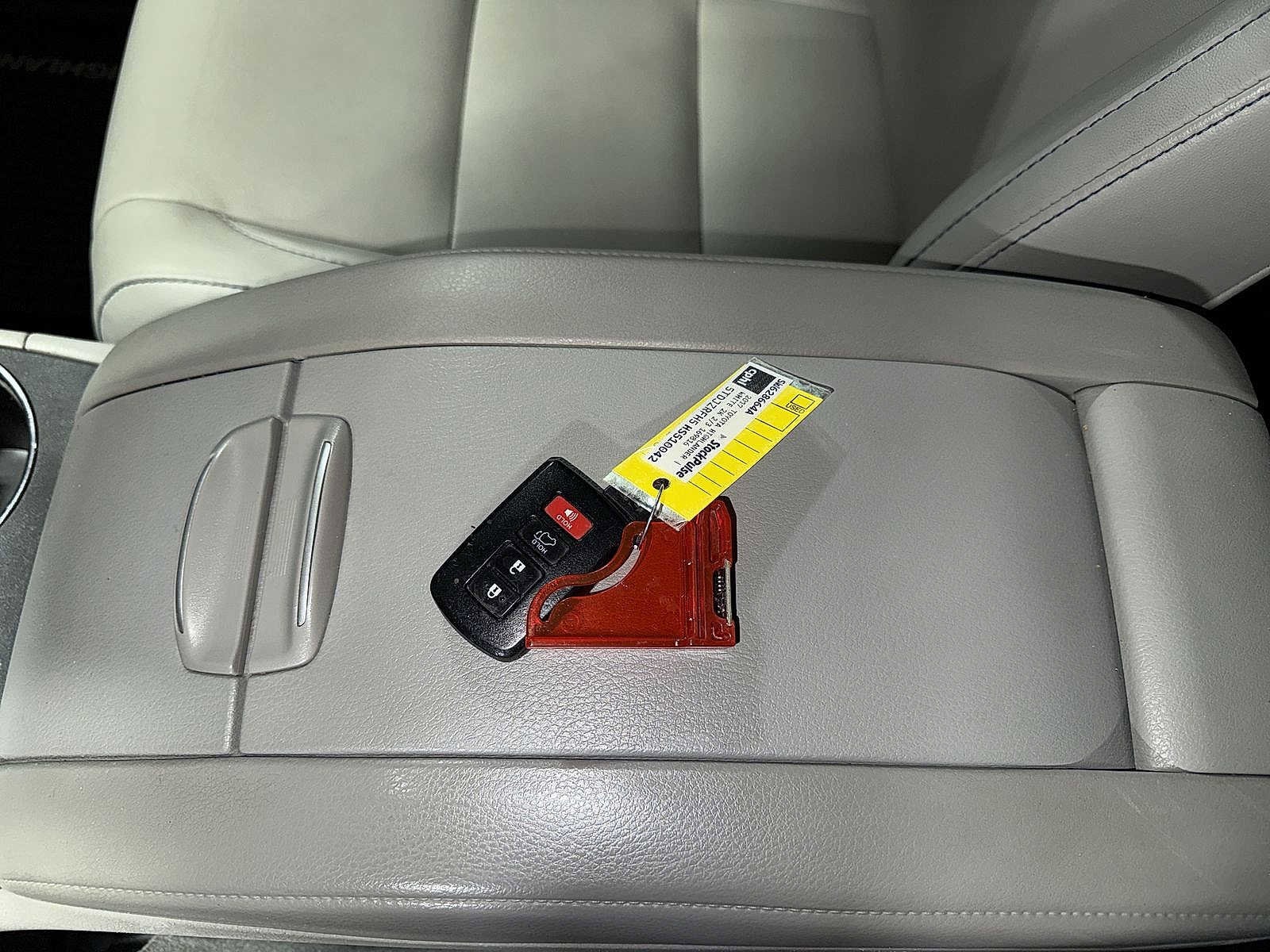 Thumbnail: 2017 Toyota Highlander - 34