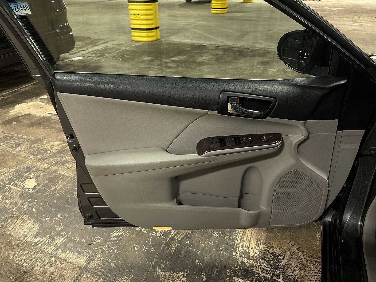 Thumbnail: 2012 Toyota Camry - 29