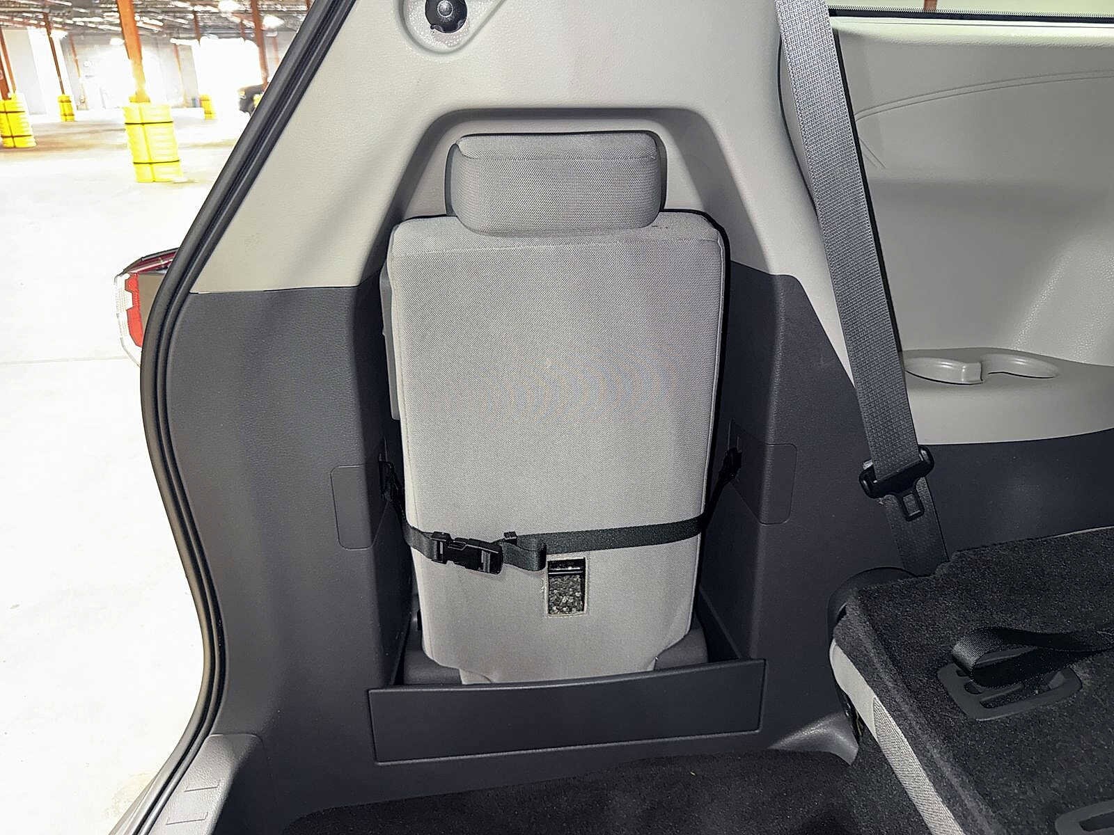 Thumbnail: 2023 Toyota Sienna - 26