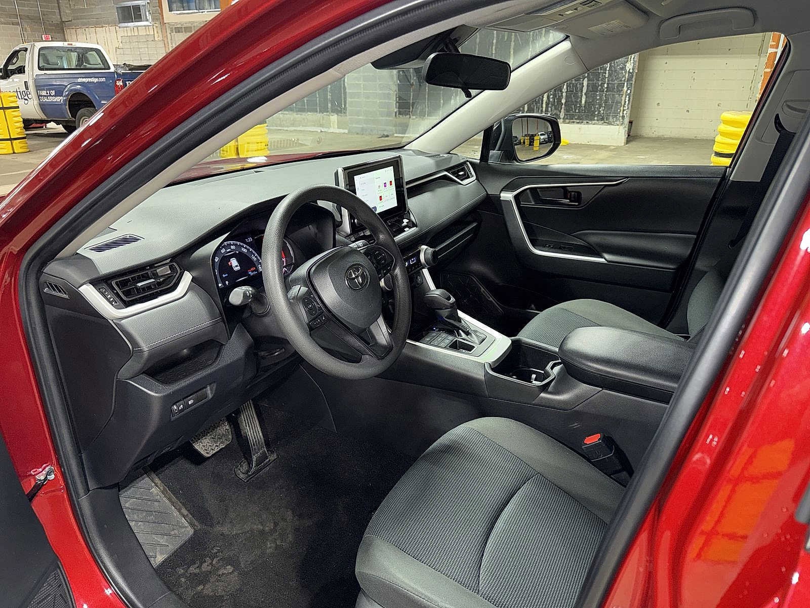 Thumbnail: 2023 Toyota RAV4 - 27