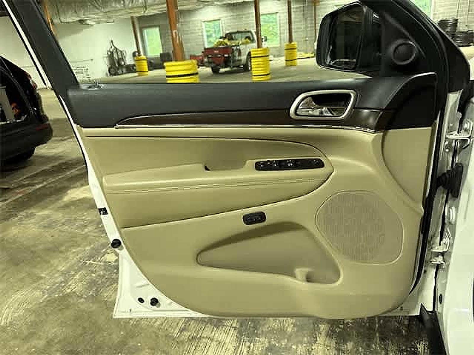 Thumbnail: 2016 Jeep Grand Cherokee - 50