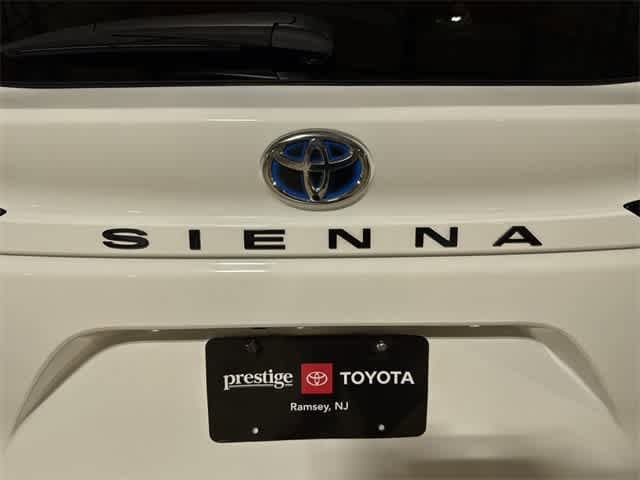 Thumbnail: 2022 Toyota Sienna - 26