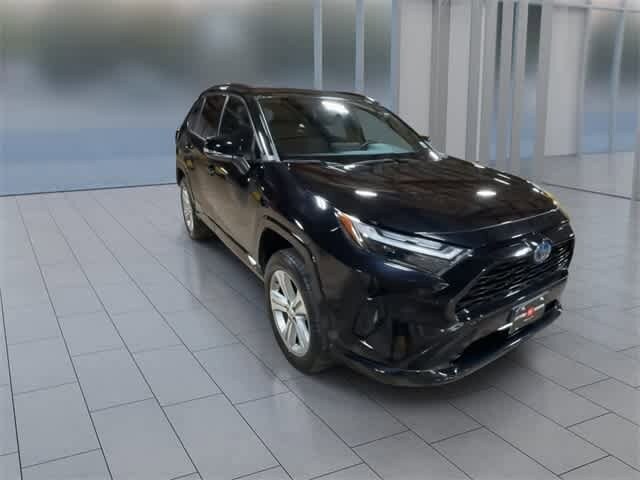 2022 Toyota RAV4 Hybrid SE photo 2