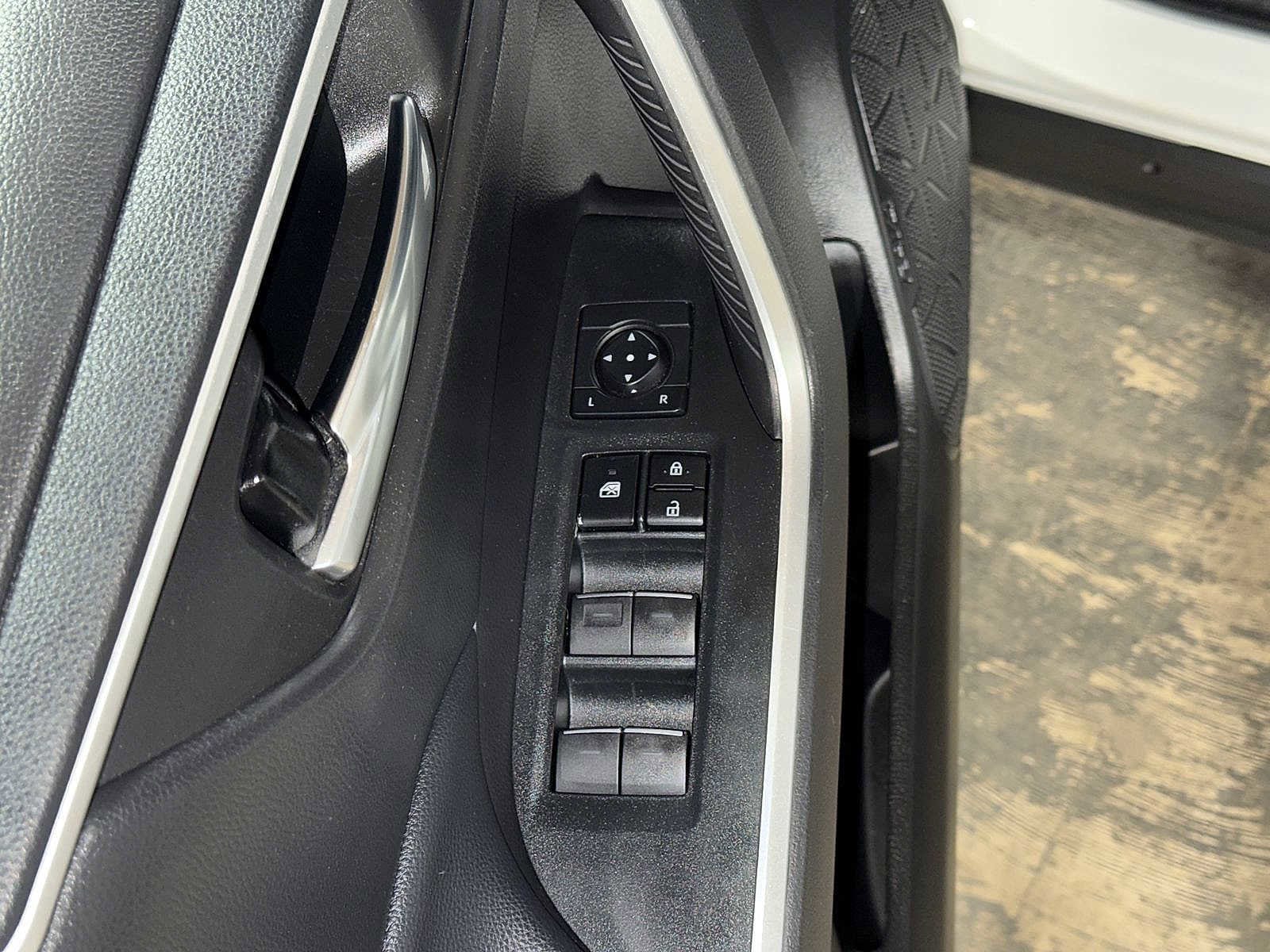 Thumbnail: 2022 Toyota RAV4 - 22