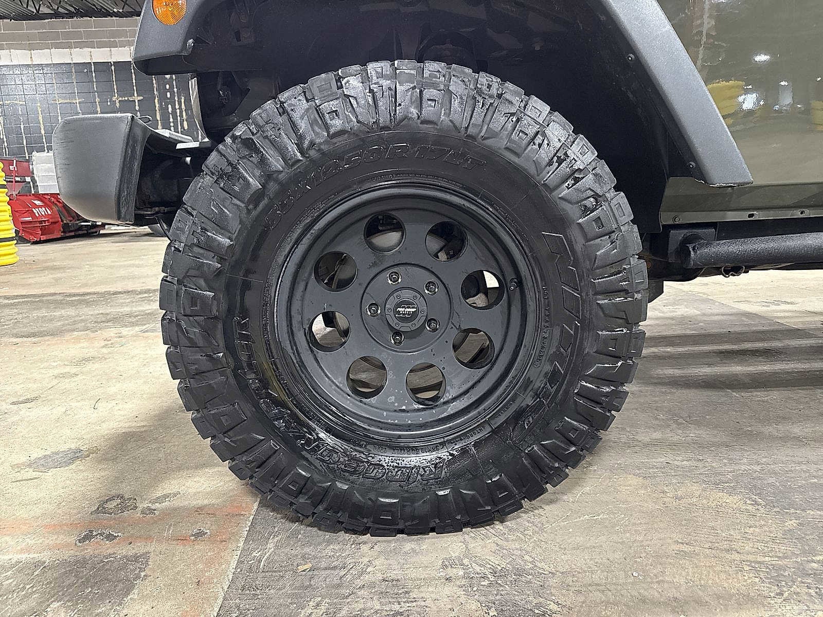 Thumbnail: 2015 Jeep Wrangler - 10