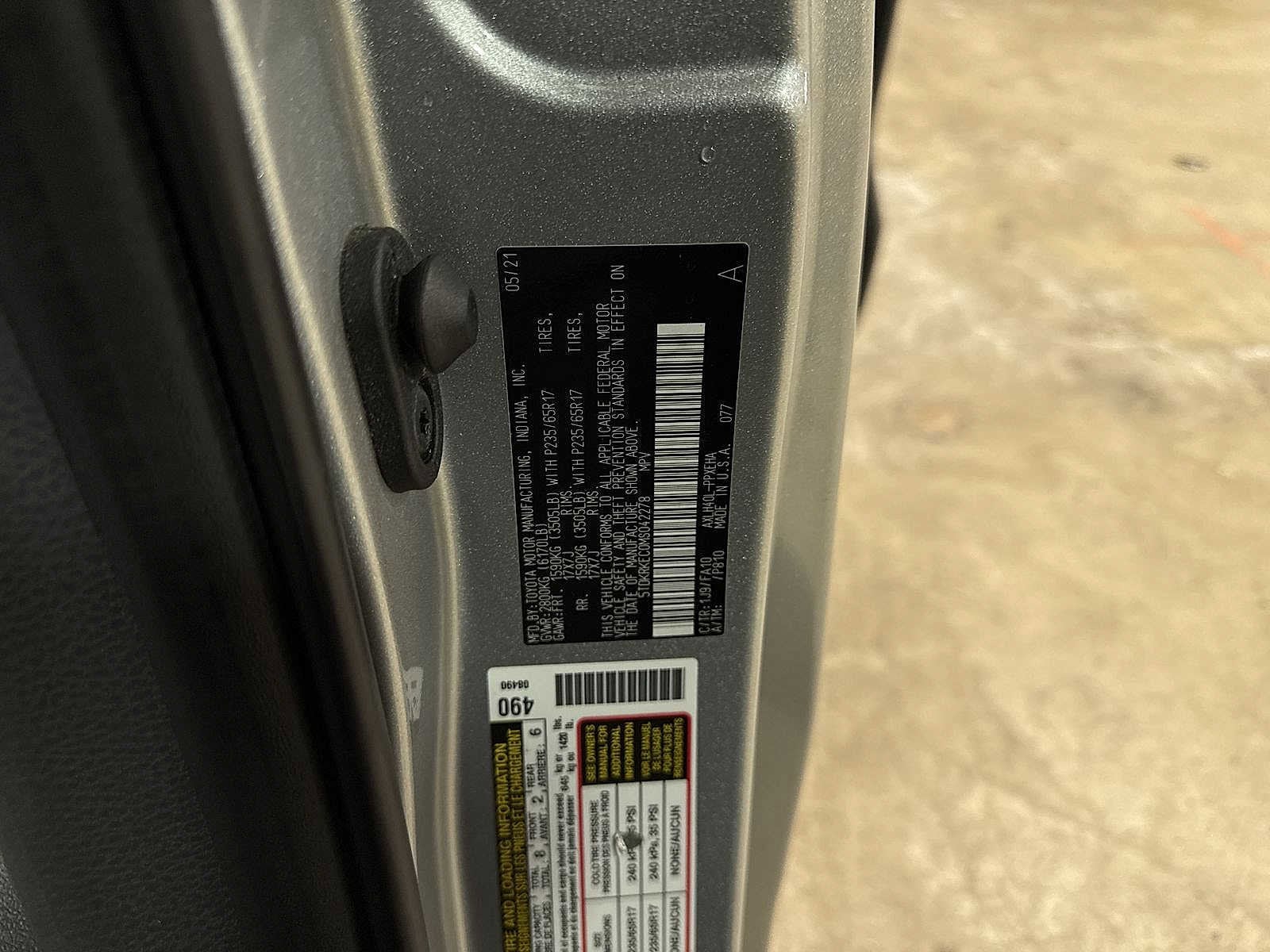 Thumbnail: 2021 Toyota Sienna - 14