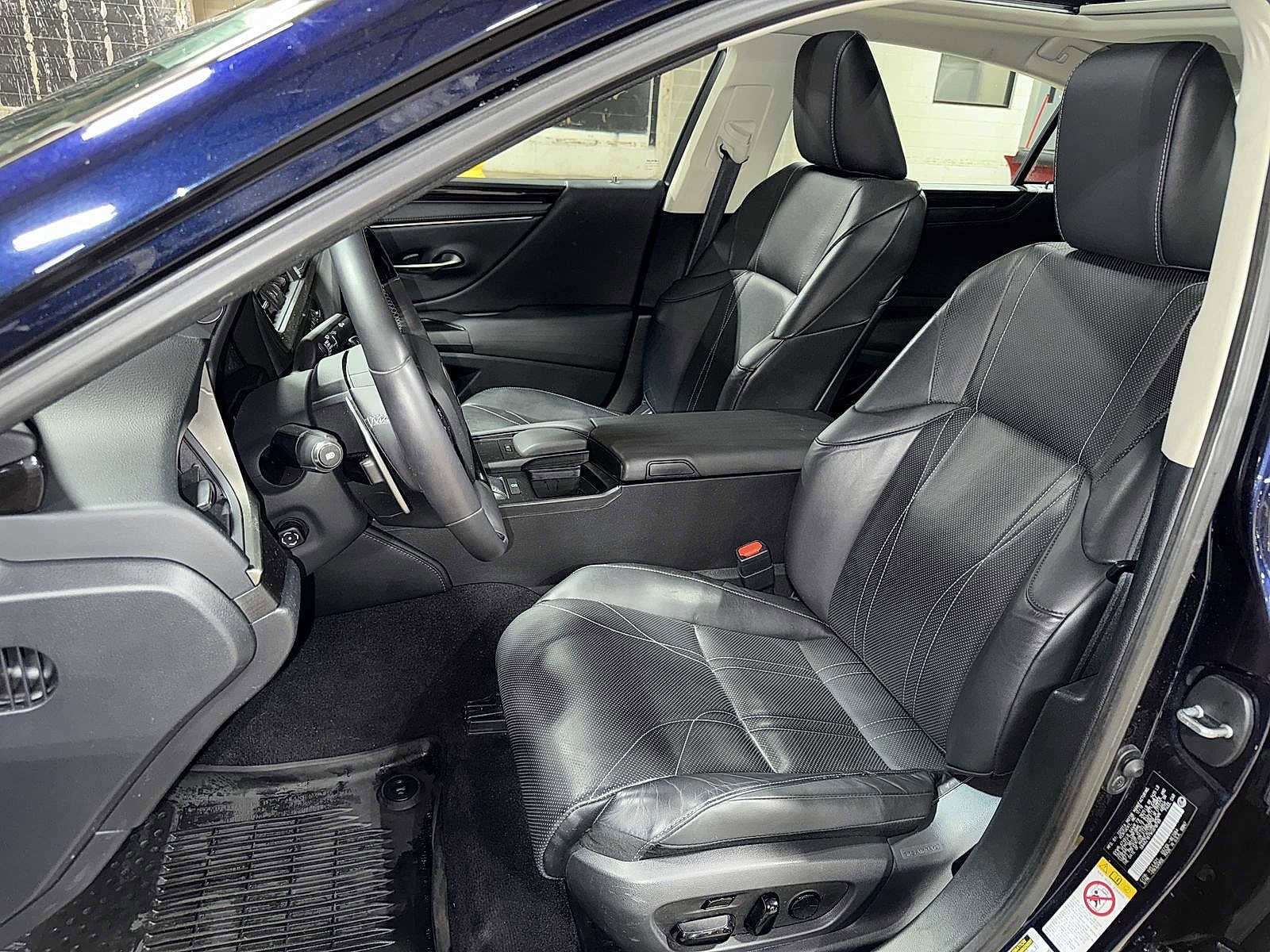 Thumbnail: 2019 Lexus ES - 14