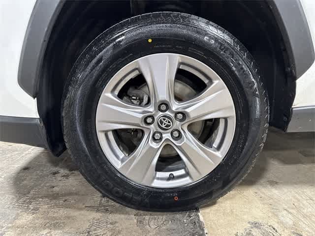2023 Toyota RAV4 XLE 10