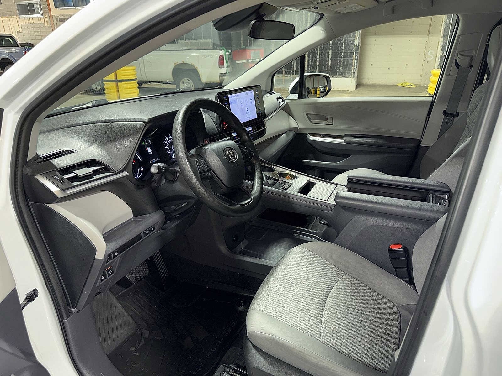 Thumbnail: 2023 Toyota Sienna - 30