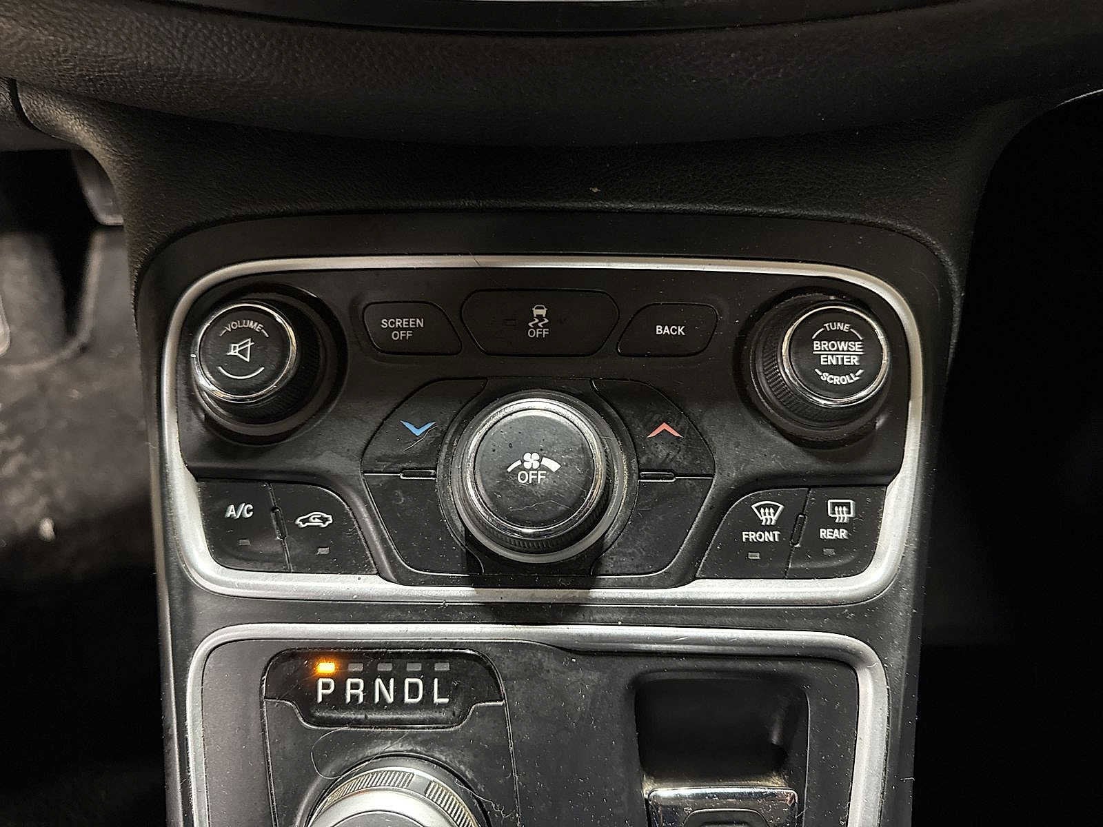 Thumbnail: 2015 Chrysler 200 - 20