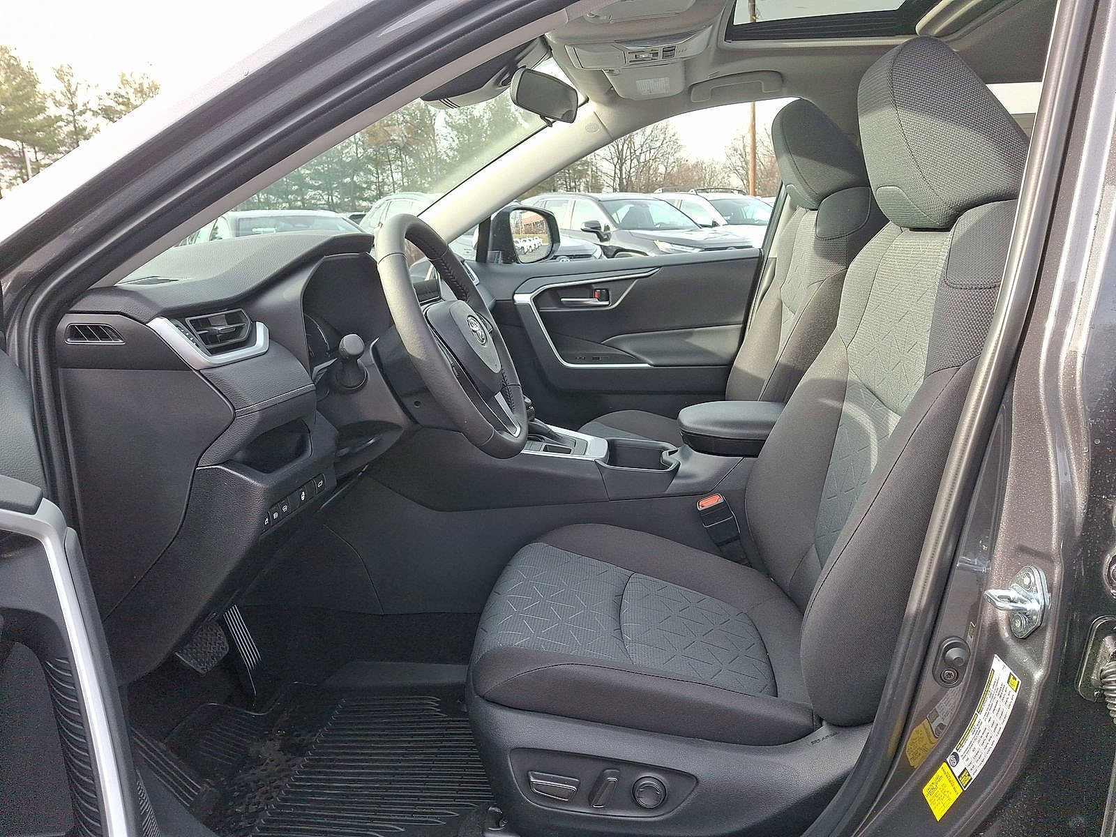 Thumbnail: 2025 Toyota RAV4 - 20