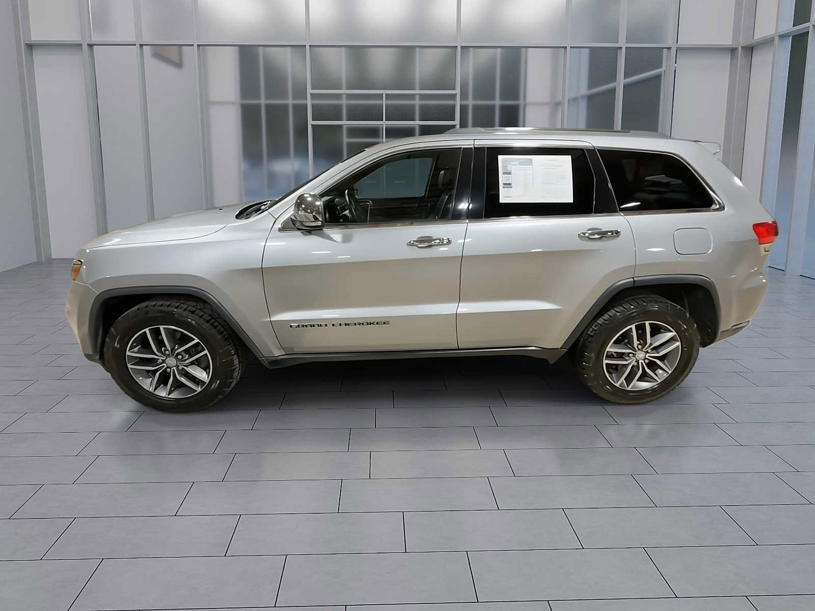 Thumbnail: 2017 Jeep Grand Cherokee - 5