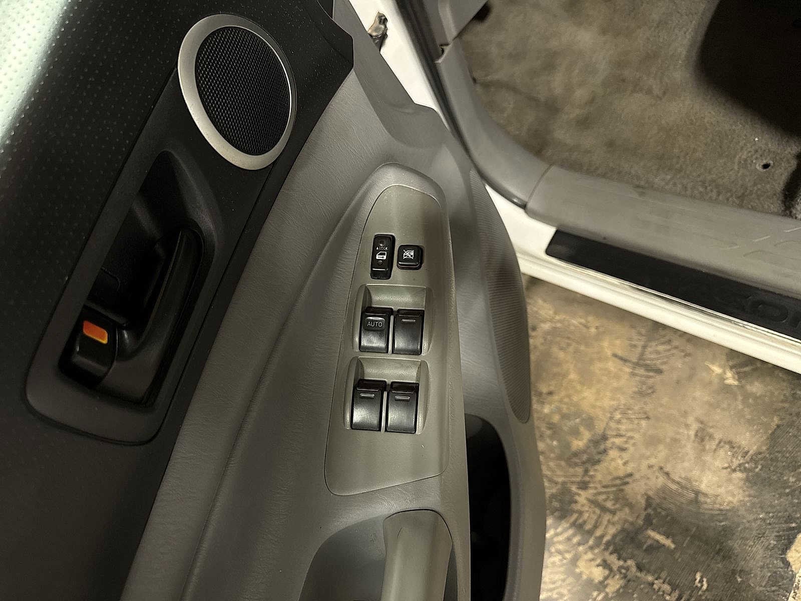 Thumbnail: 2010 Toyota Tacoma - 22