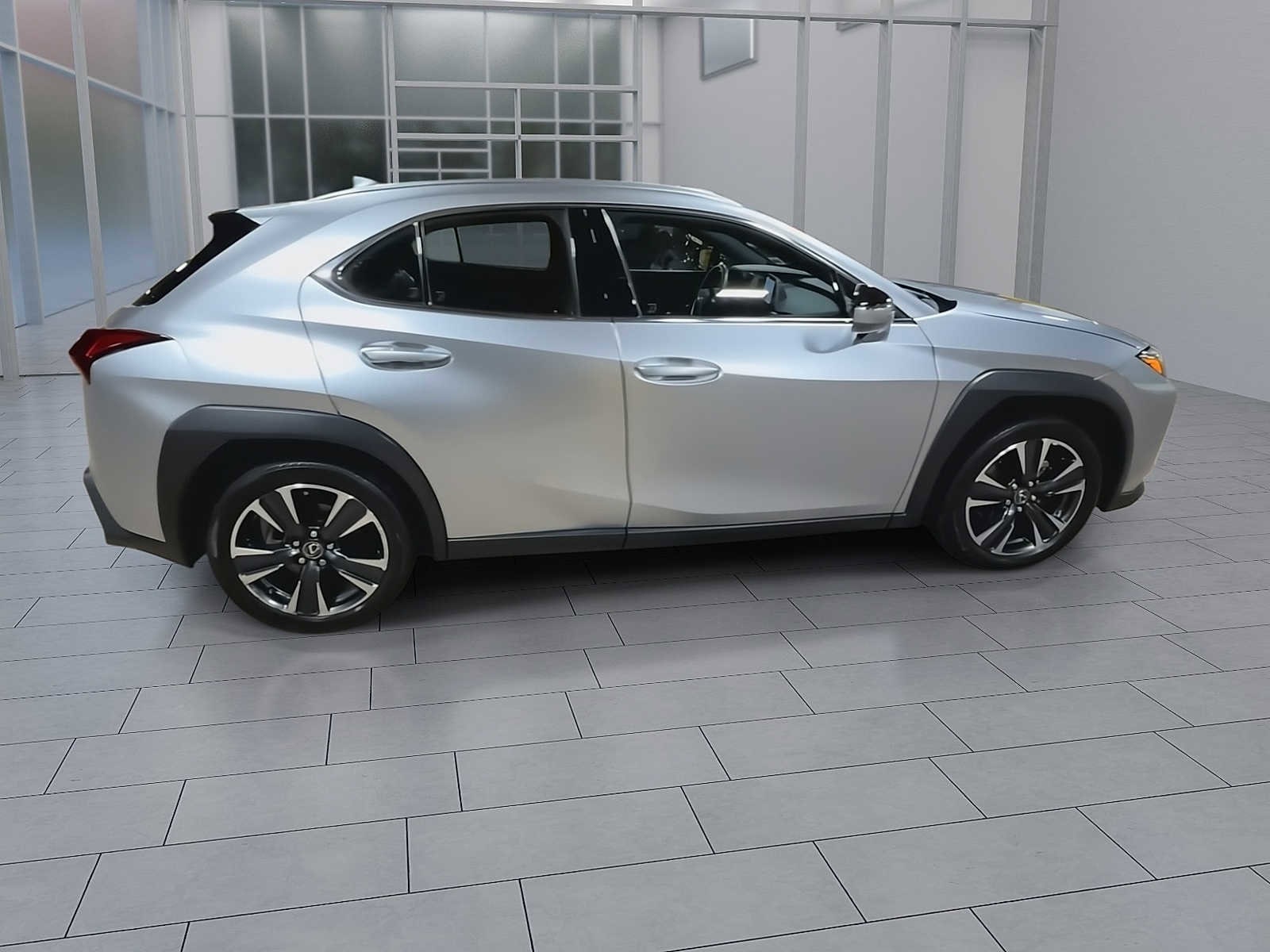 Thumbnail: 2023 Lexus UX - 9