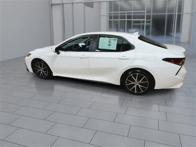 2022 Toyota Camry SE 6