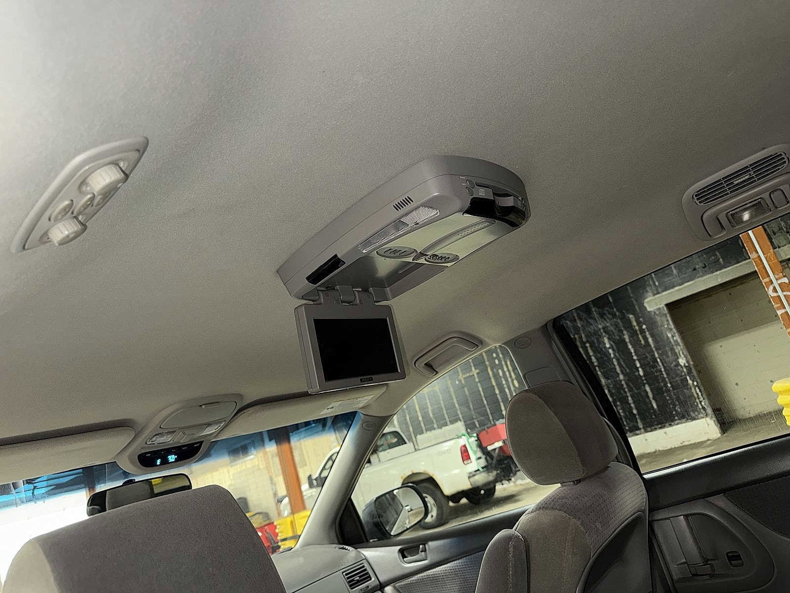 Thumbnail: 2006 Toyota Sienna - 24