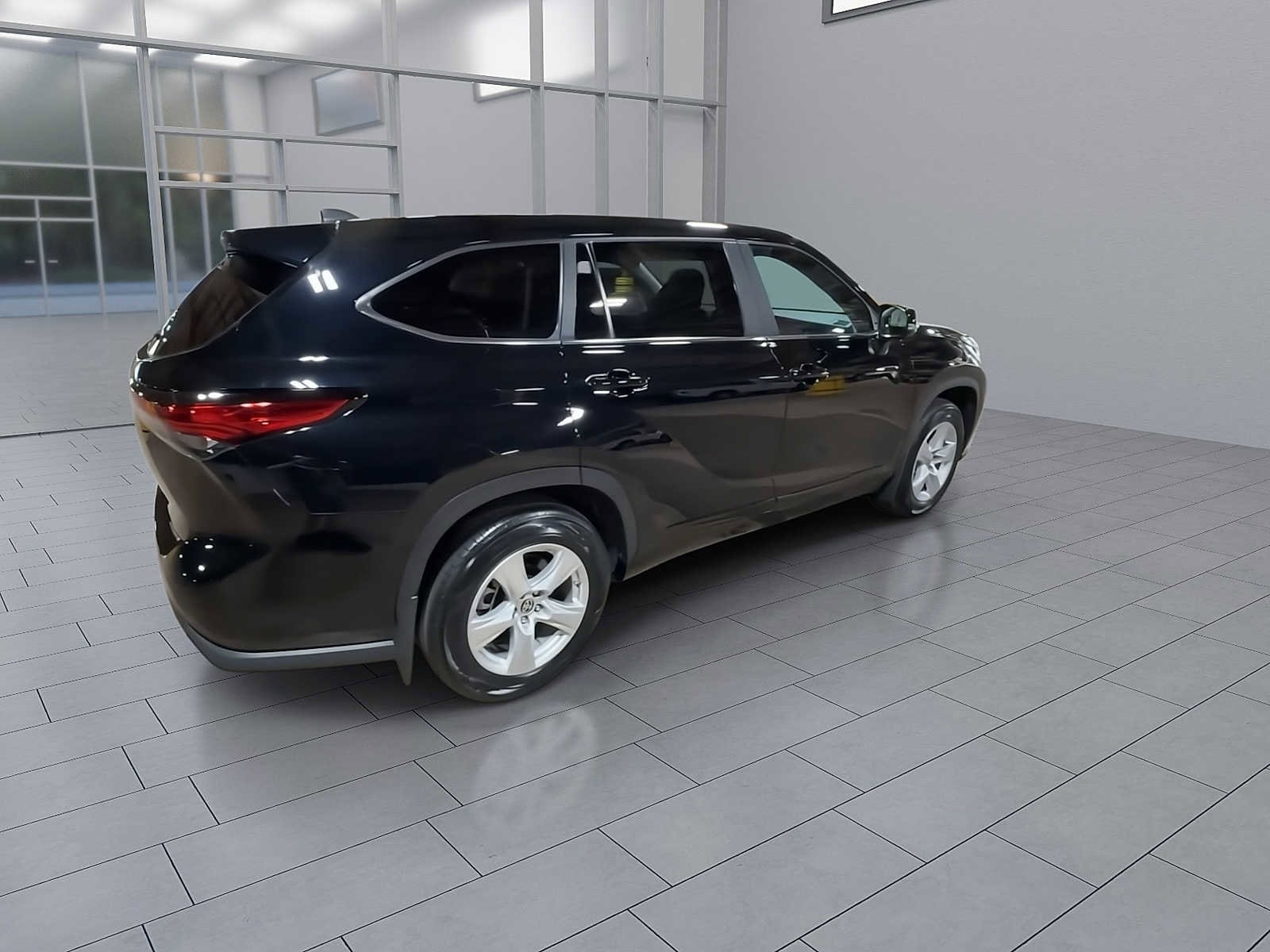 Thumbnail: 2023 Toyota Highlander - 8