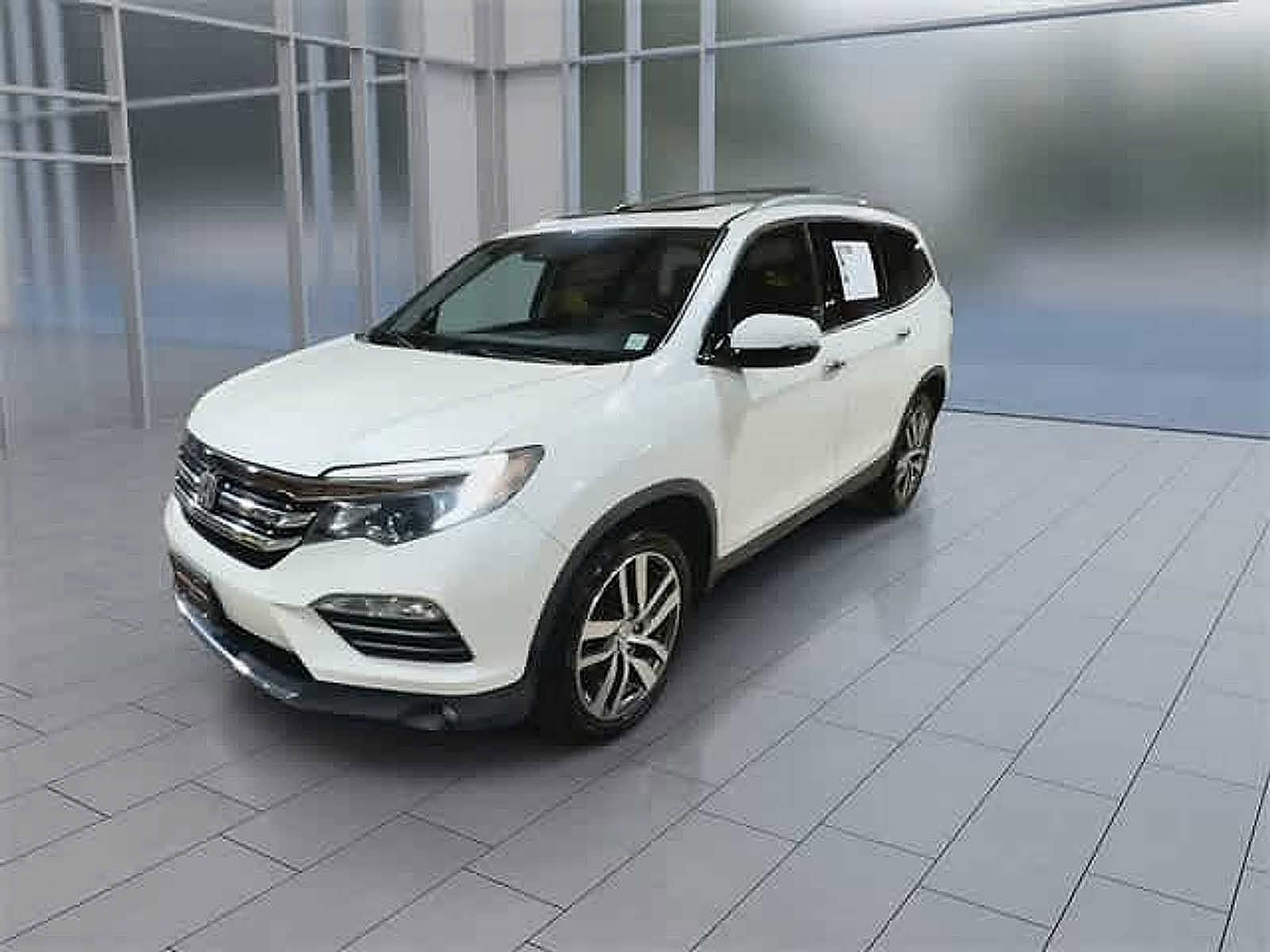 Thumbnail: 2017 Honda Pilot - 14