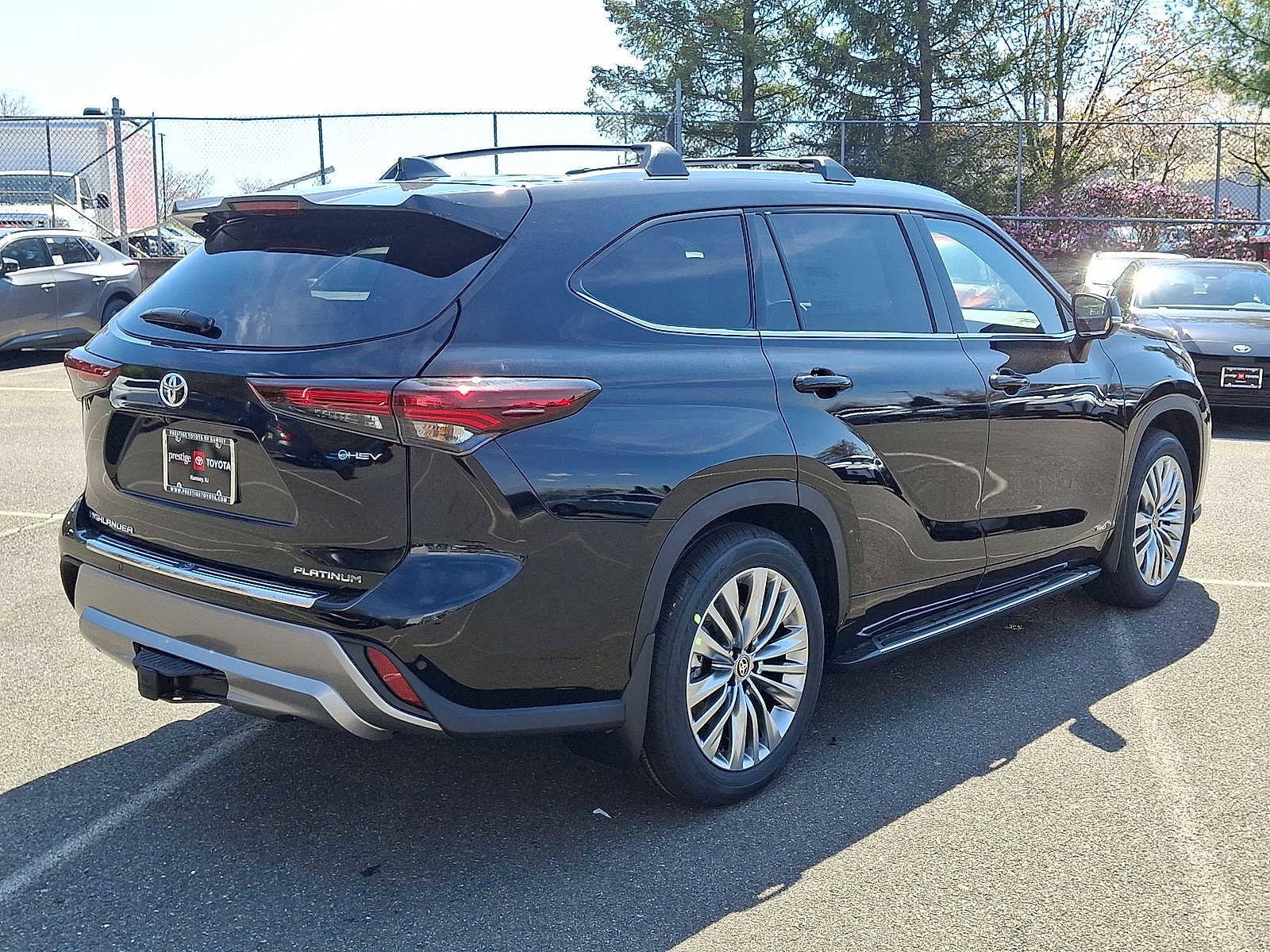 Thumbnail: 2026 Toyota Highlander - 12