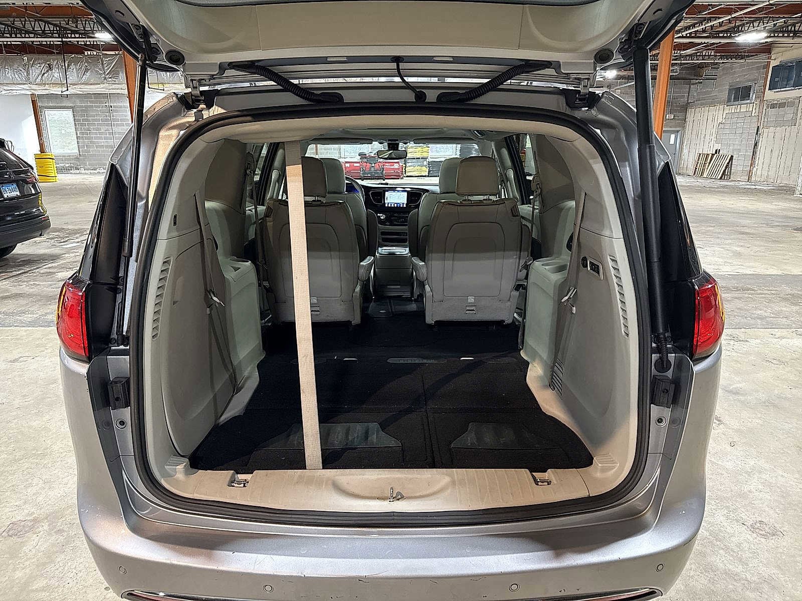 Thumbnail: 2019 Chrysler Pacifica - 11