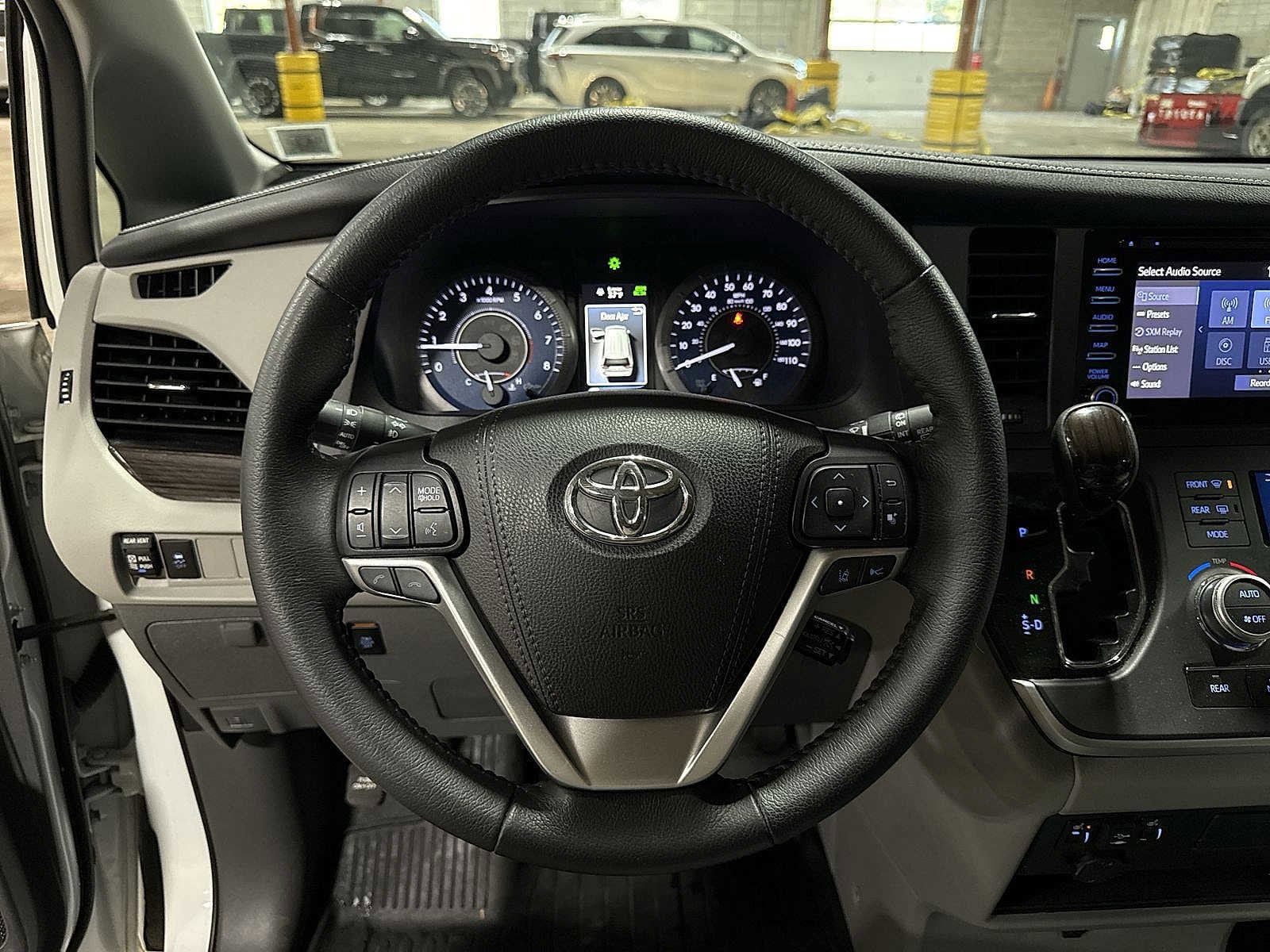 Thumbnail: 2020 Toyota Sienna - 19