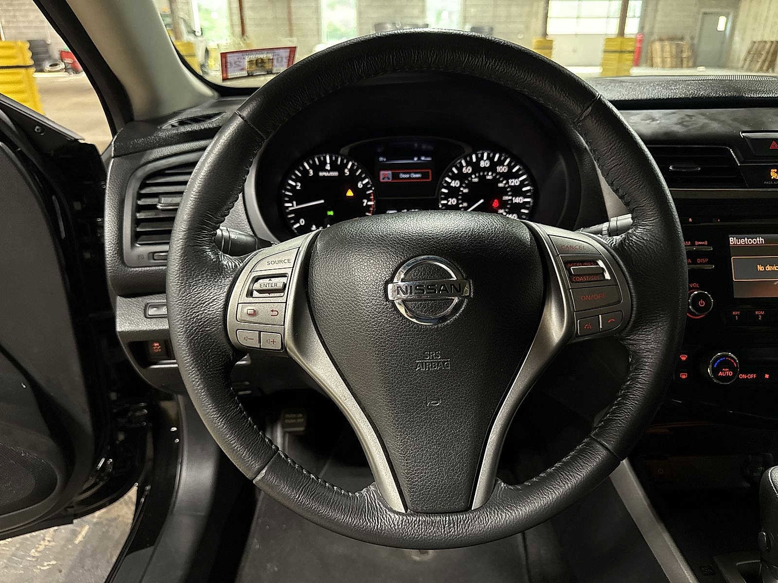 Thumbnail: 2015 Nissan Altima - 18