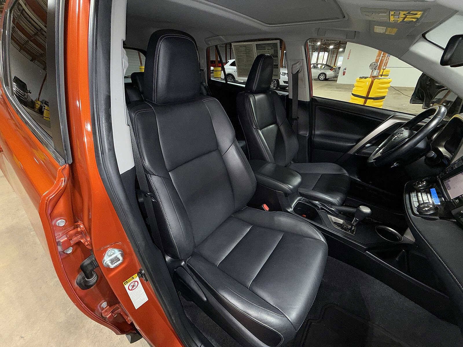 Thumbnail: 2015 Toyota RAV4 - 16