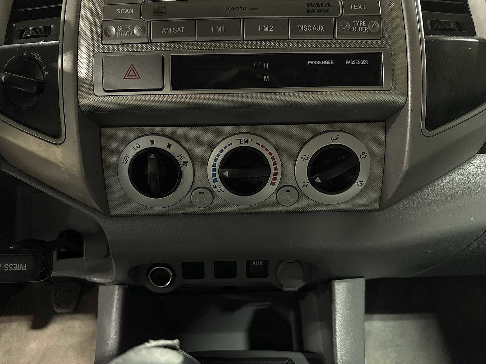 Thumbnail: 2010 Toyota Tacoma - 21