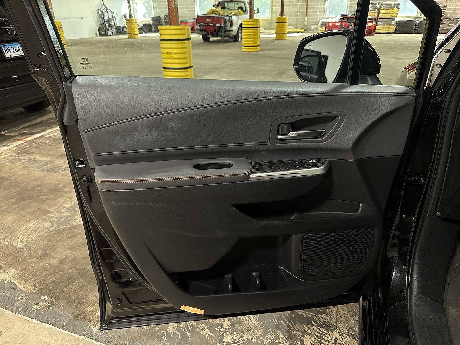 Thumbnail: 2023 Toyota Sienna - 32