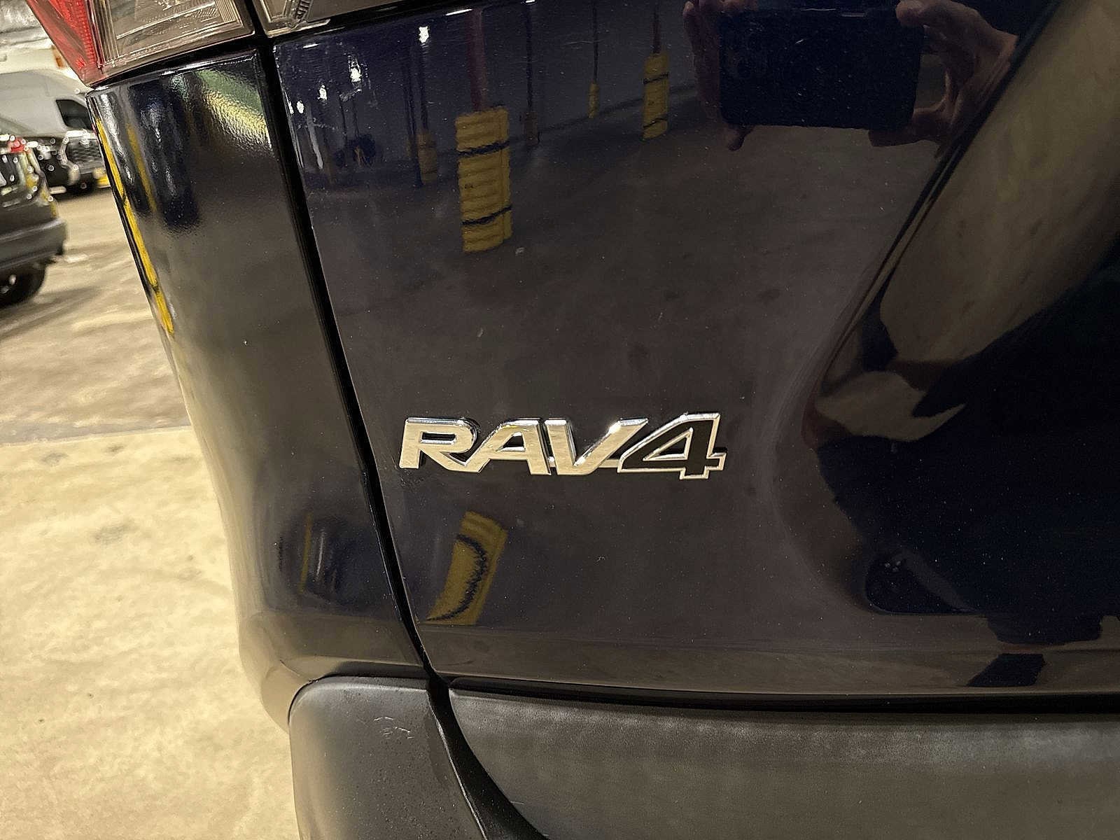 Thumbnail: 2020 Toyota RAV4 - 26