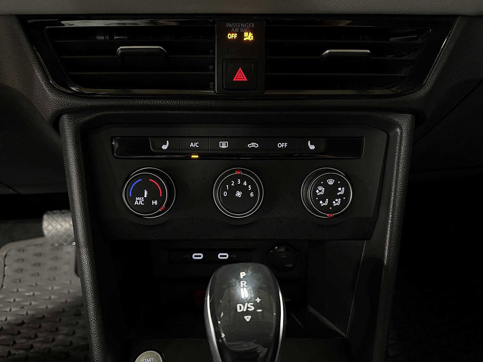 Thumbnail: 2022 Volkswagen Taos - 21