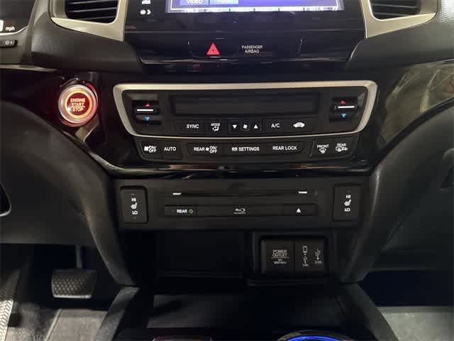 Thumbnail: 2017 Honda Pilot - 32