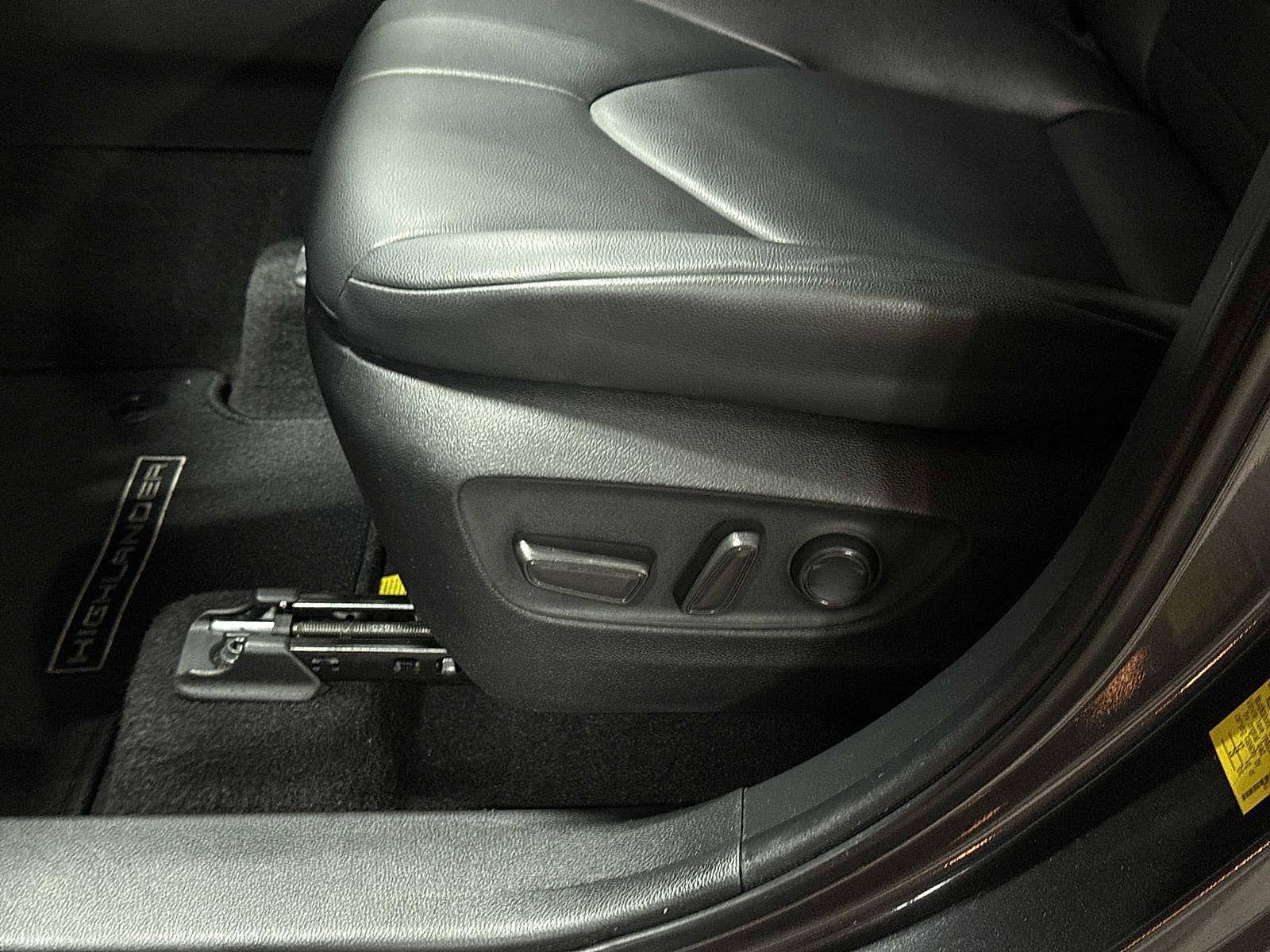 Thumbnail: 2023 Toyota Highlander - 24