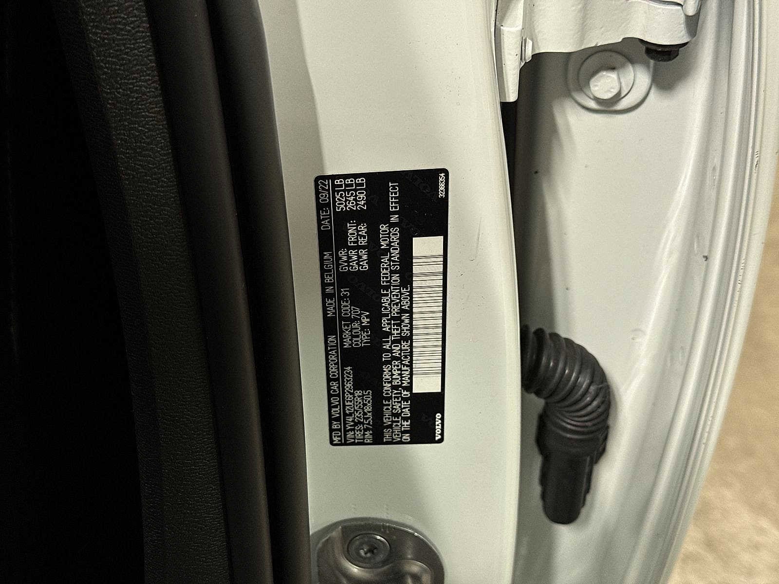 Thumbnail: 2023 Volvo XC40 - 14