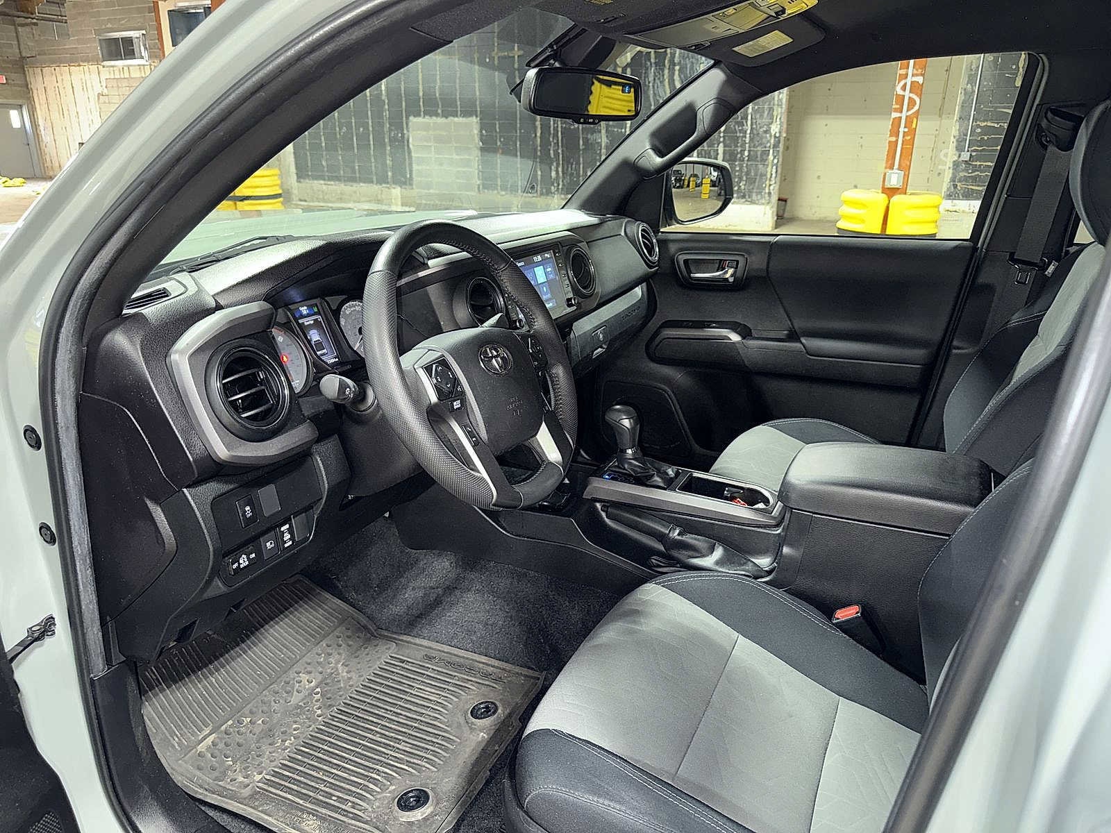 Thumbnail: 2022 Toyota Tacoma - 29