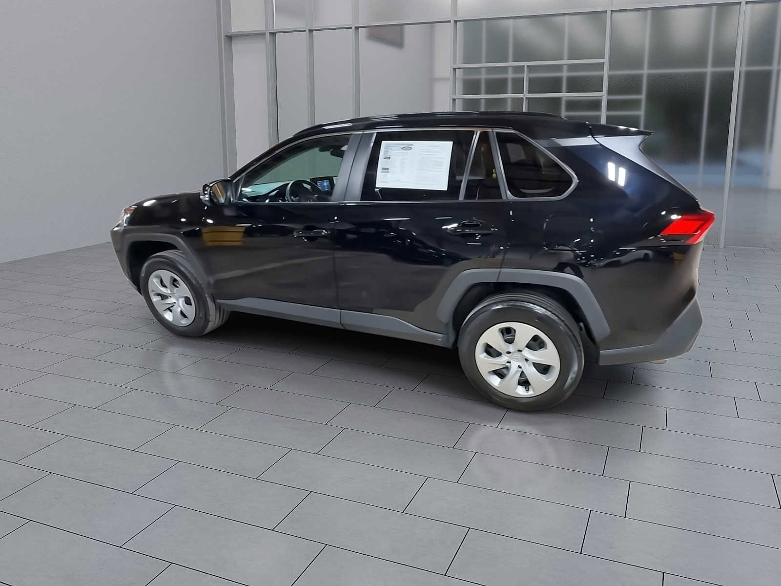 Thumbnail: 2021 Toyota RAV4 - 6