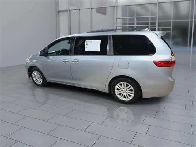 Thumbnail: 2015 Toyota Sienna - 8