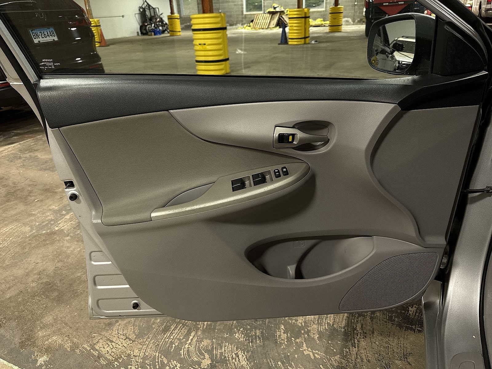 Thumbnail: 2011 Toyota Corolla - 27