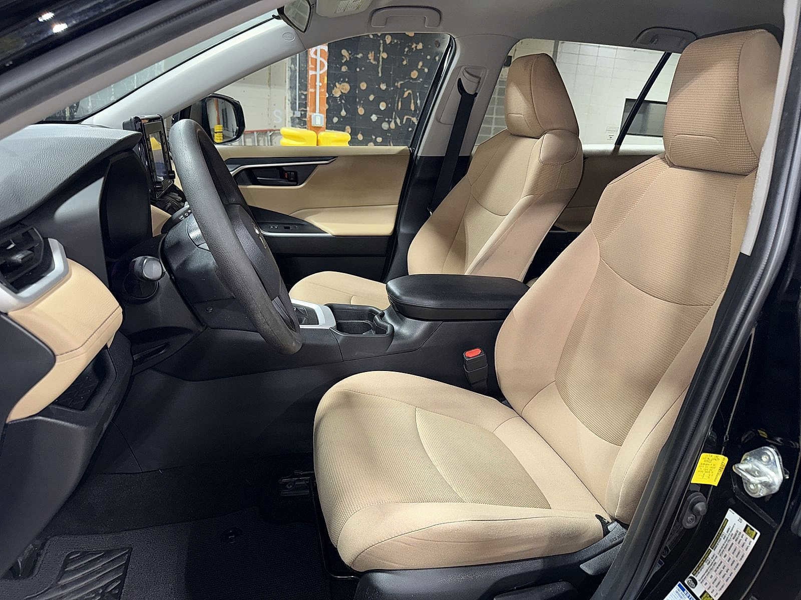 Thumbnail: 2021 Toyota RAV4 - 15