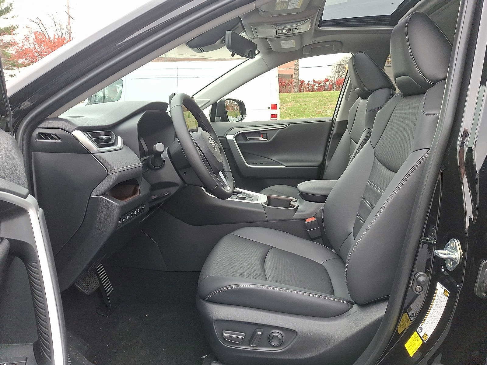 Thumbnail: 2025 Toyota RAV4 - 14