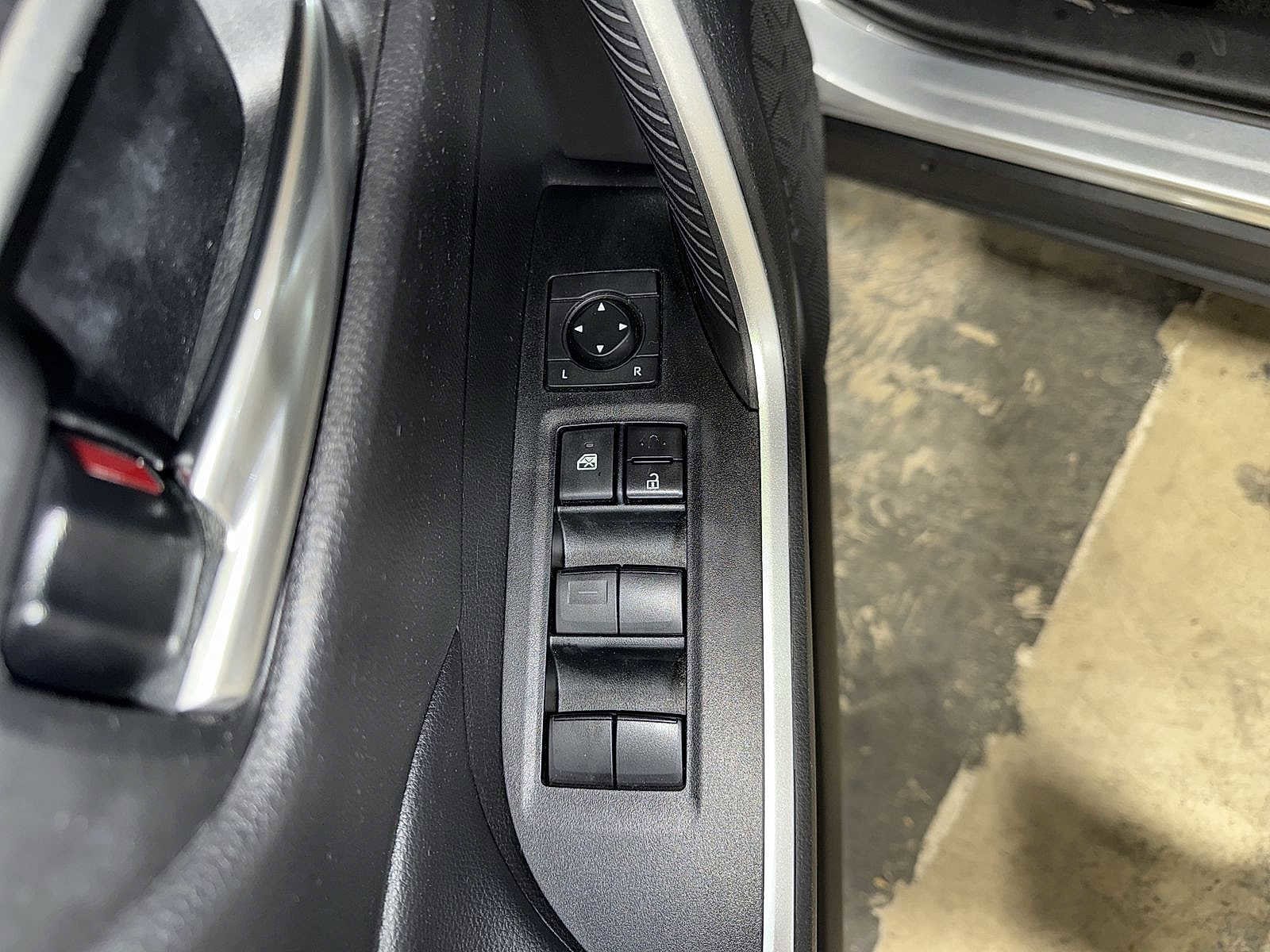 Thumbnail: 2021 Toyota RAV4 - 22