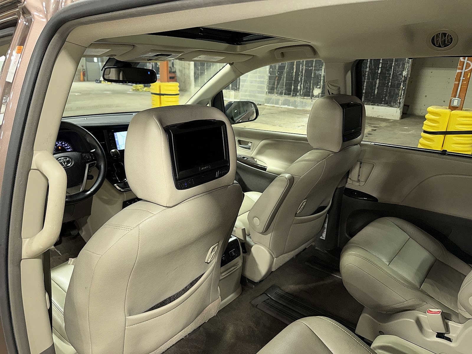 Thumbnail: 2018 Toyota Sienna - 29