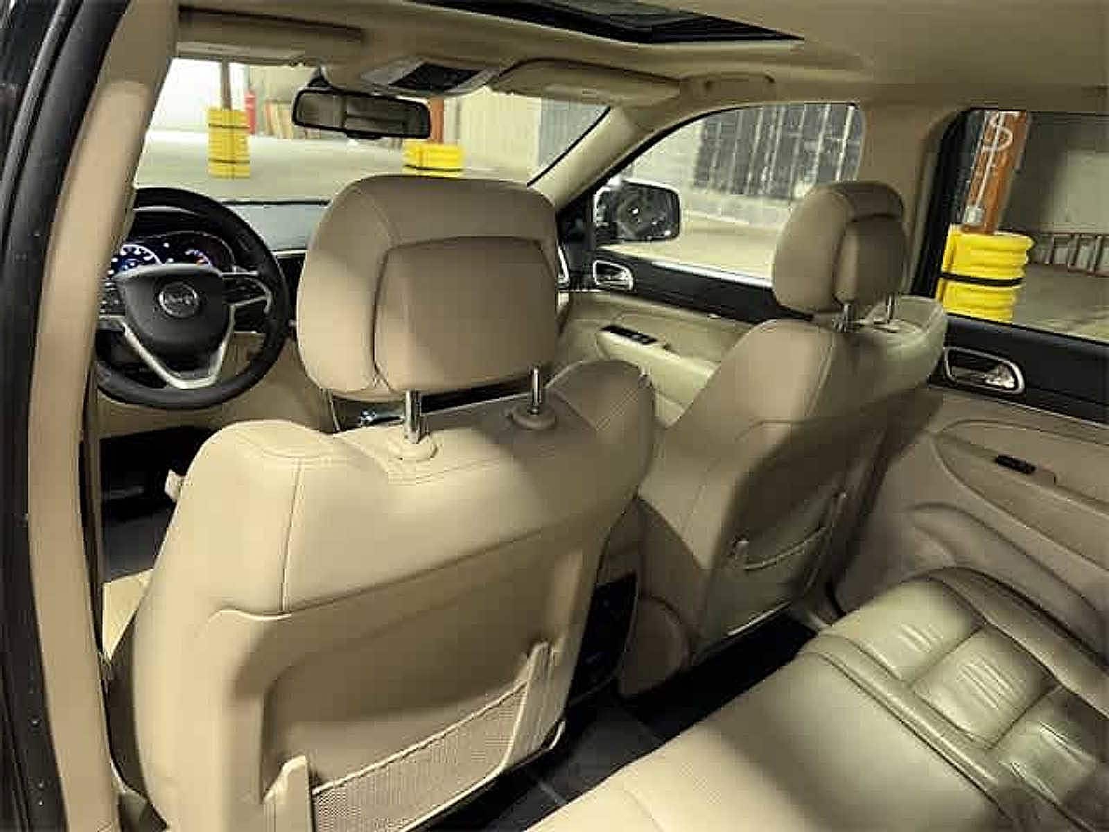 Thumbnail: 2015 Jeep Grand Cherokee - 47