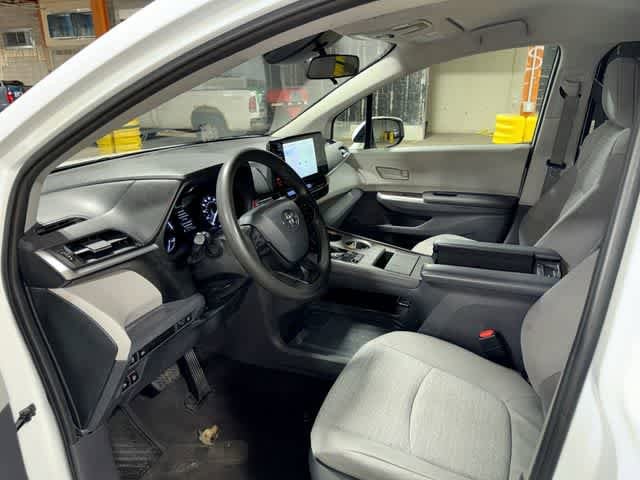 Thumbnail: 2022 Toyota Sienna - 30