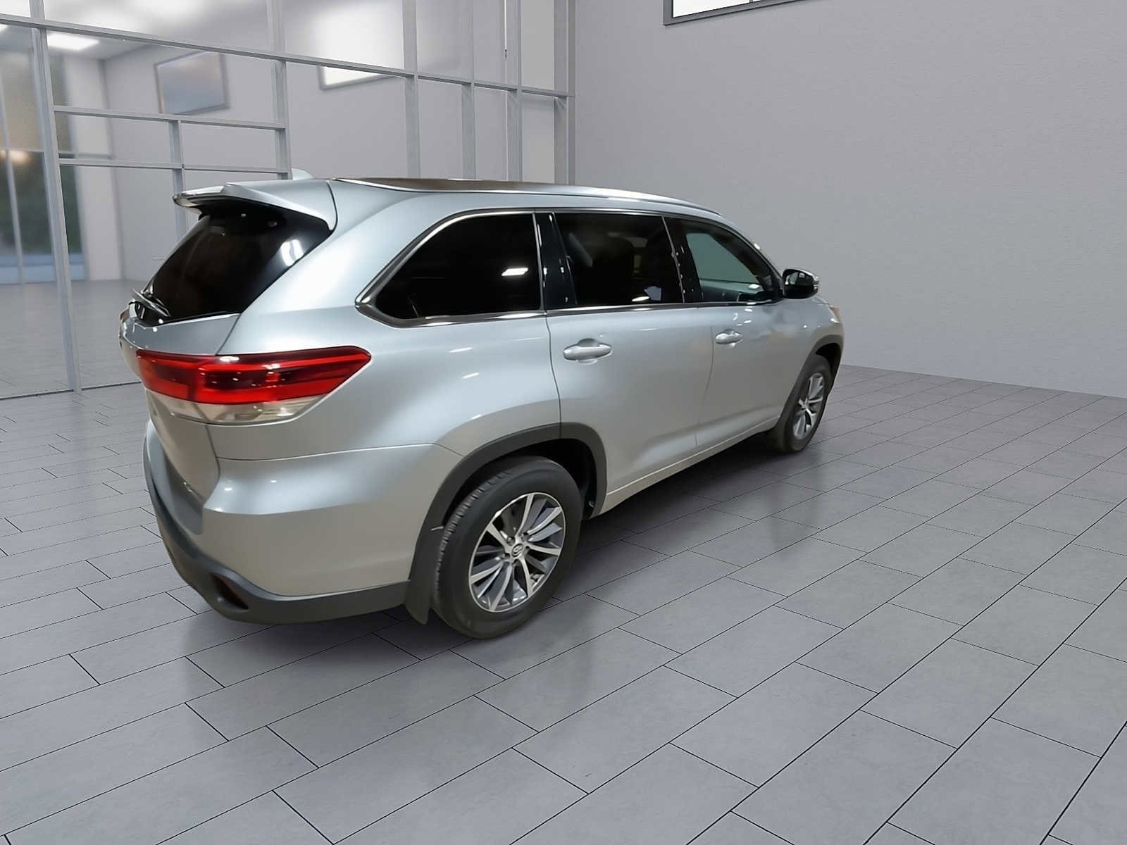 Thumbnail: 2018 Toyota Highlander - 8