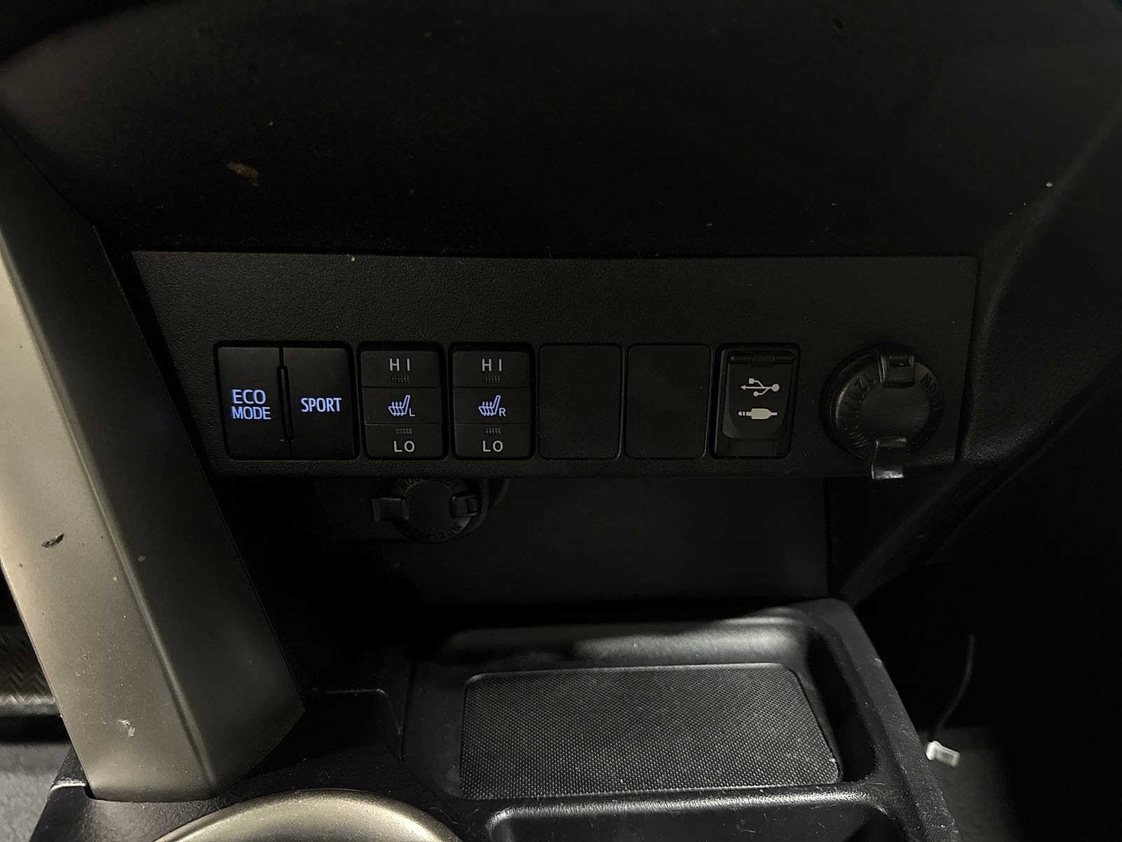 Thumbnail: 2015 Toyota RAV4 - 31