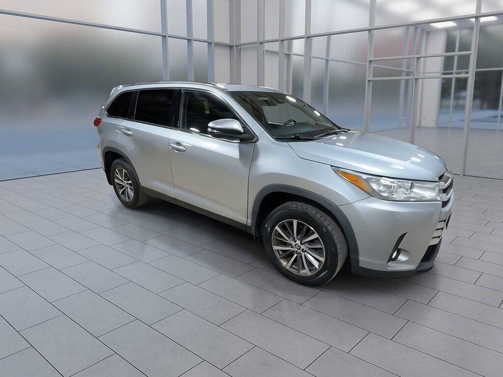 Used 2019 Toyota Highlander XLE V6 SUV